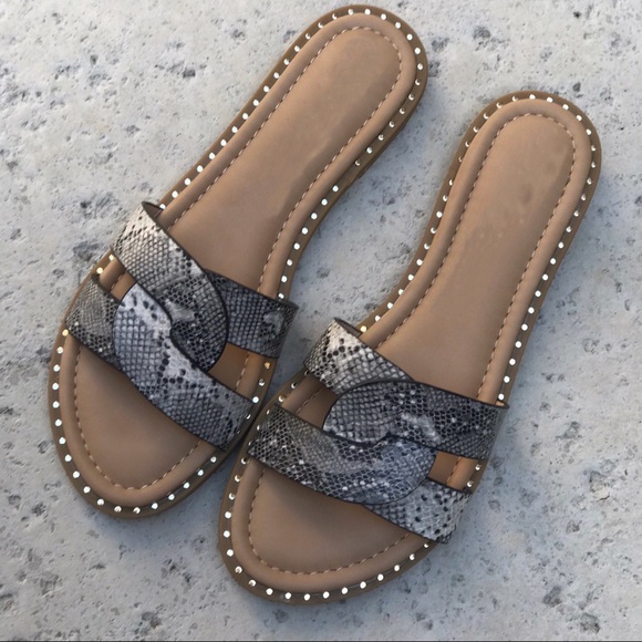 CLEARANCE-FIRM‼️Sugar Snakeskin Slip On’s - Picture 2 of 8